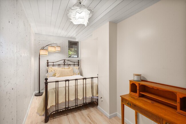 Building Photo - 258 Caballo St