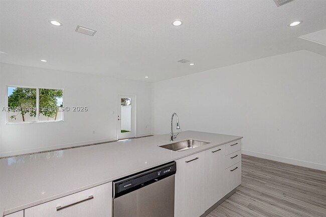 Building Photo - 1313 NW 27th Ave