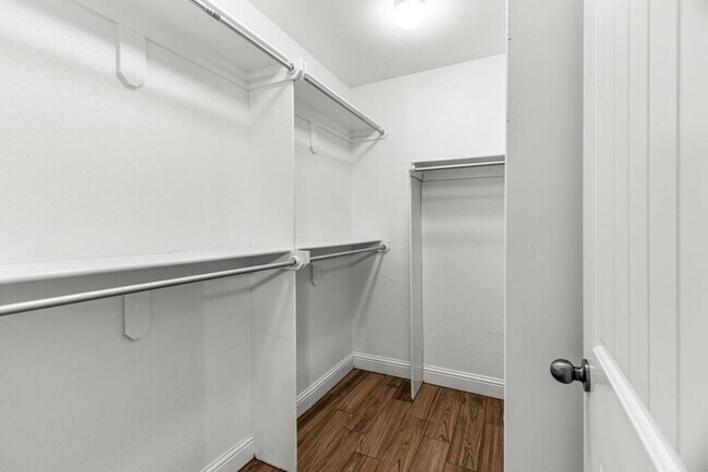Building Photo - 504 E 96th St