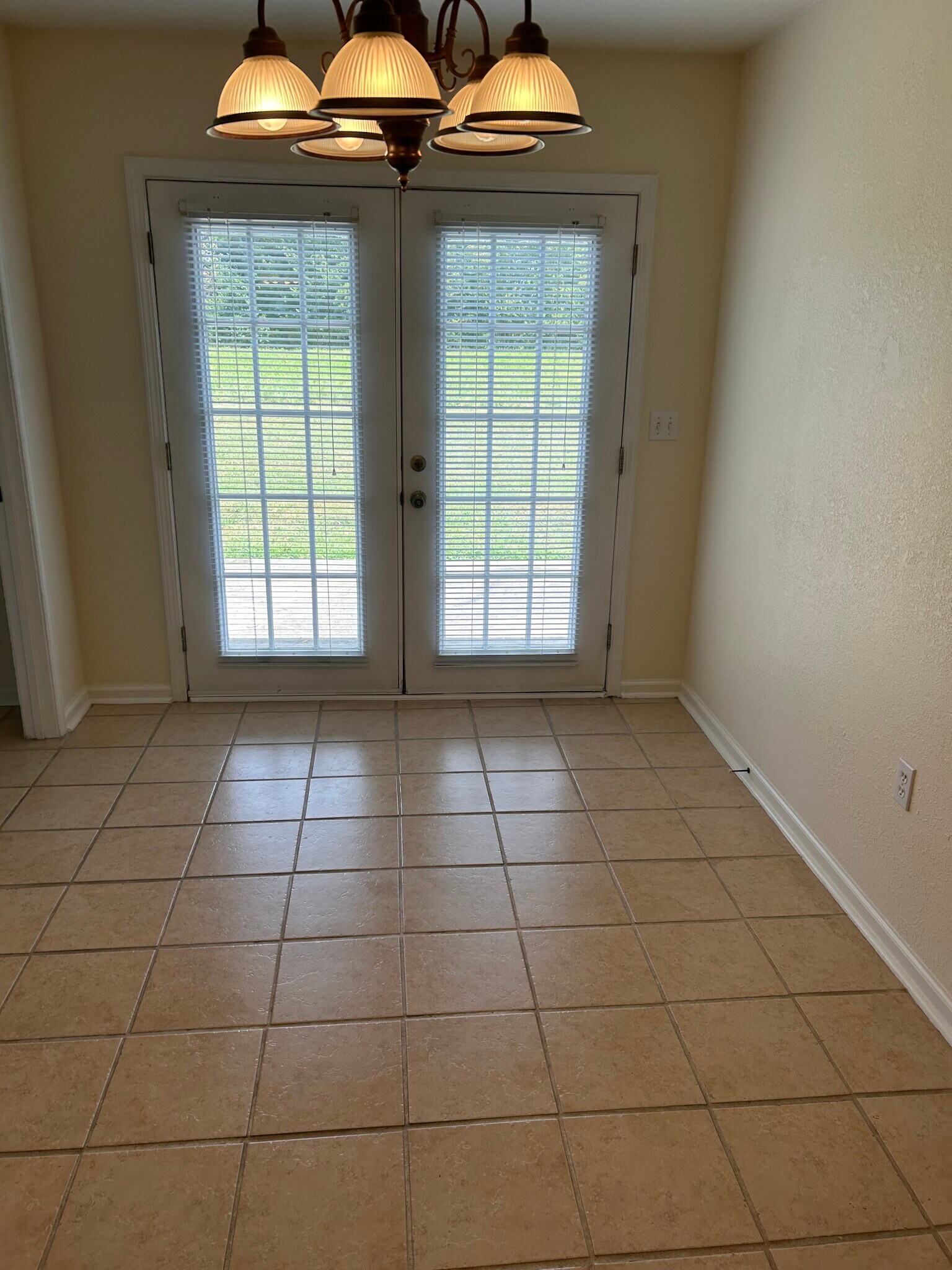 Building Photo - 905 Bagwell Dr