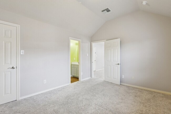 Building Photo - 10206 Pine Flats Dr