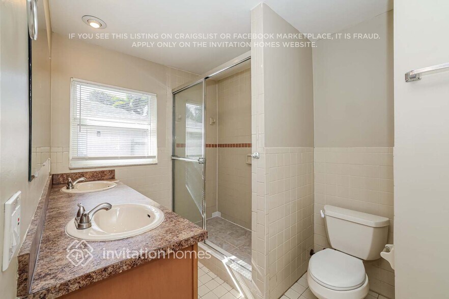 Building Photo - 250 SW 12th Ave