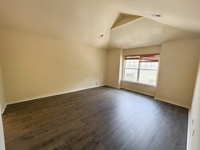 Building Photo - 248 Craftsman Cir