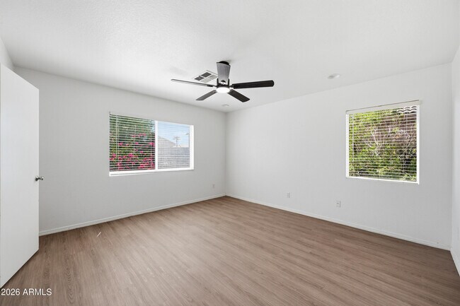Building Photo - 10469 W Granada Rd