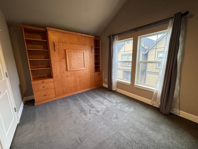 Building Photo - Amazing 2Bed/2.5 Bath Townhome in West Seattle!