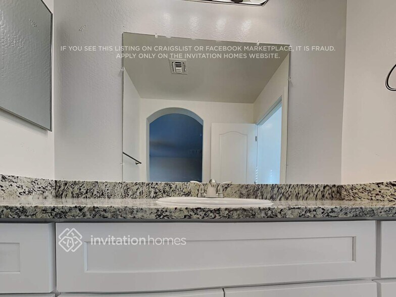 Building Photo - 1544 W San Tan Hills Dr