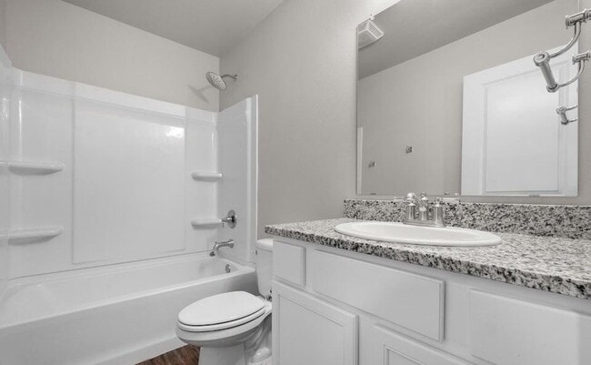 Building Photo - 2031 Kenwood Ave