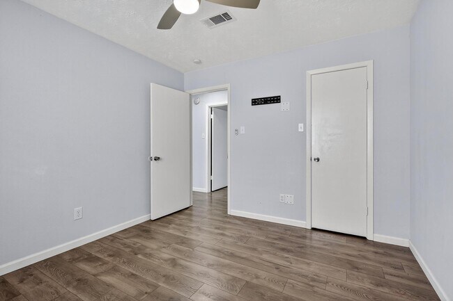 Building Photo - 7331 Misty Morning Dr