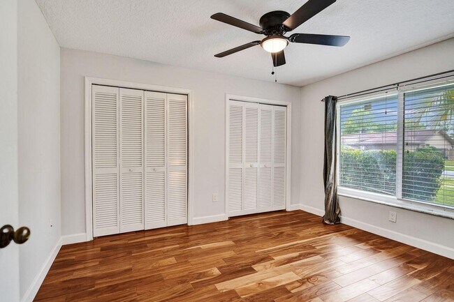 Building Photo - 1283 Barnstaple Cir