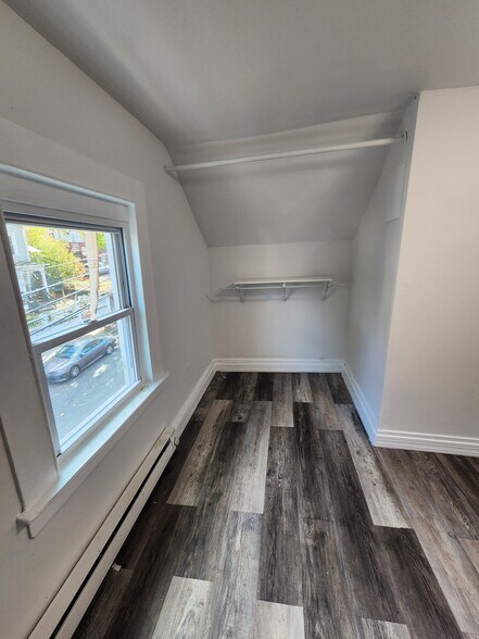 Building Photo - 135 Willow St