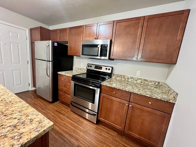 Building Photo - Pre-Leasing Now! Modern 2 Bed, 2 Bath – Centrally Located!