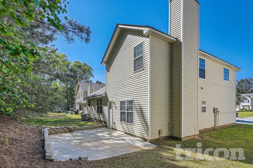 Building Photo - 3250 Diamond Blf