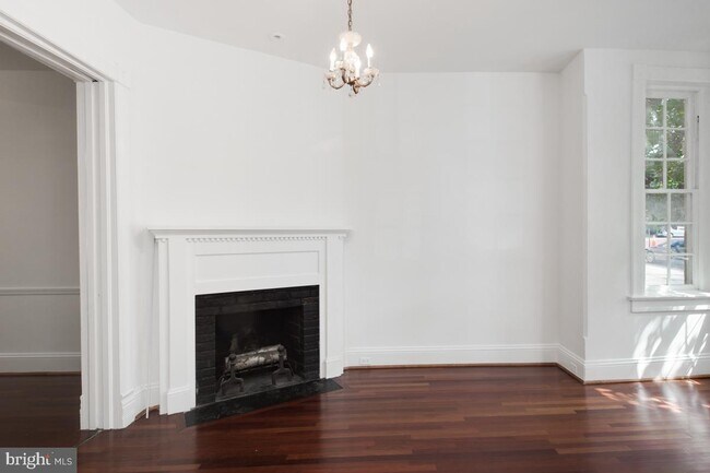 Building Photo - 1322 35th St NW