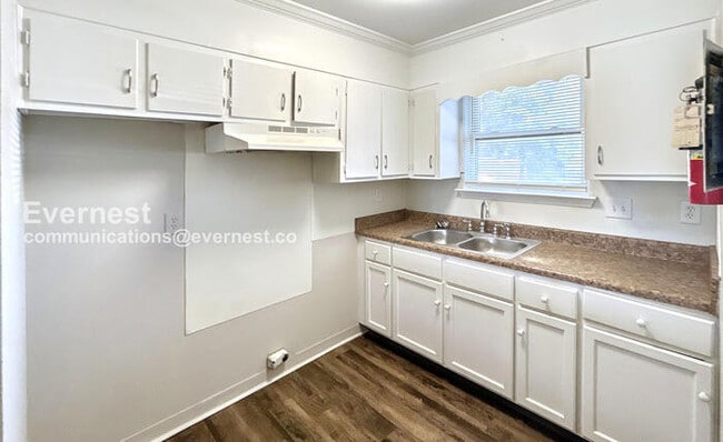 Building Photo - 1512 11th Ave N