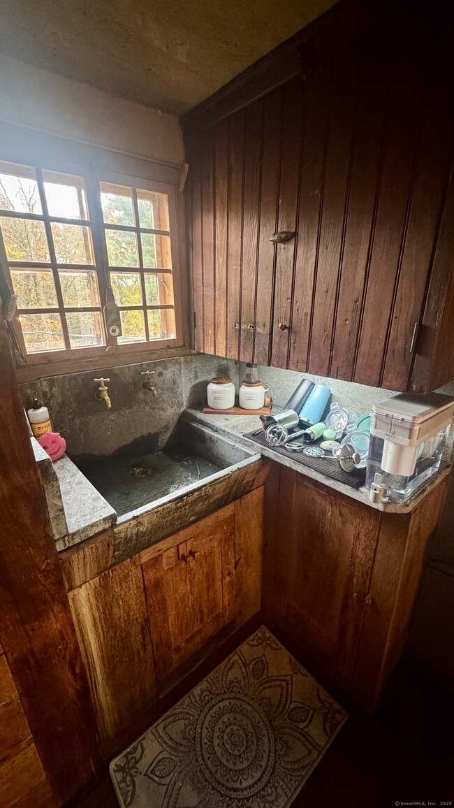 Building Photo - 45 Hoppen Rd