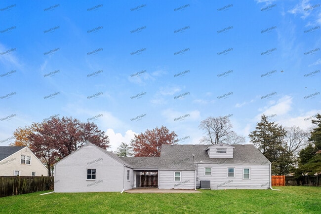 Building Photo - 1311 W Bryson St