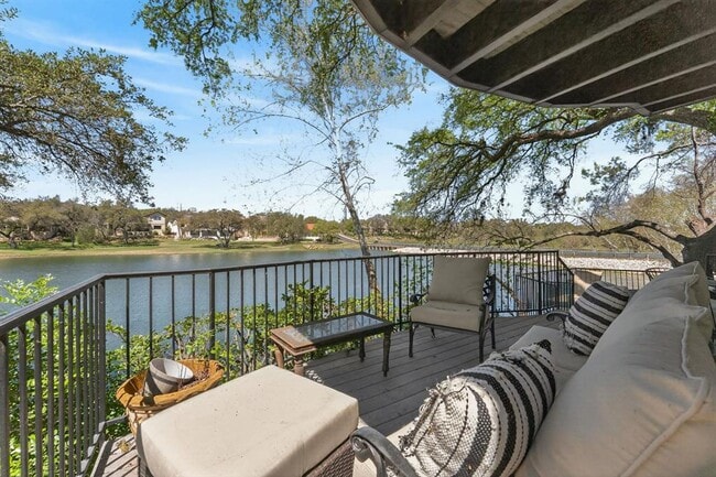 Building Photo - 345 The Hills Dr