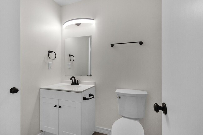 Building Photo - 3 Bedroom in Crestview!!