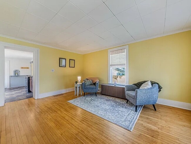 Building Photo - 2 Bed, 1 Bath Single Family Home