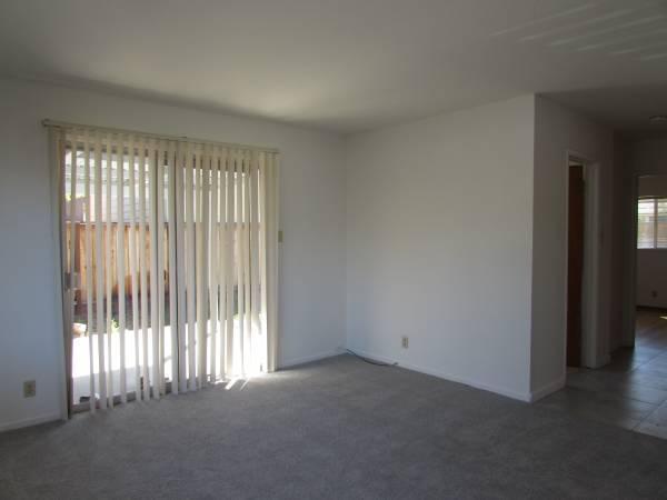 Building Photo - 408 Flora Vista Ave
