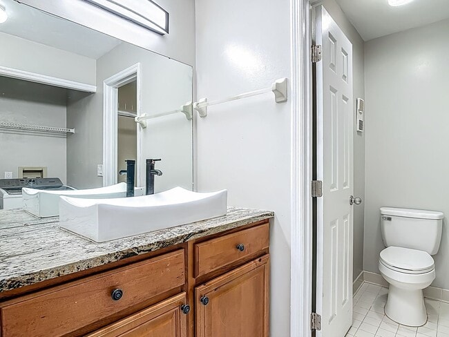 Building Photo - UPDATED 2 Bed, 2 Bath Home with Screened Lanai & Garage!