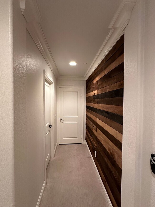 Building Photo - Awesome Property