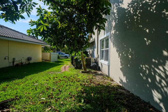 Building Photo - 12795 Kingsway Rd