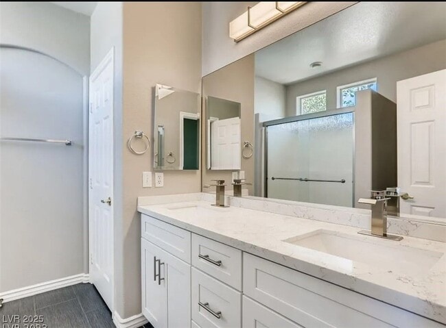 Building Photo - 227 Charming Ct