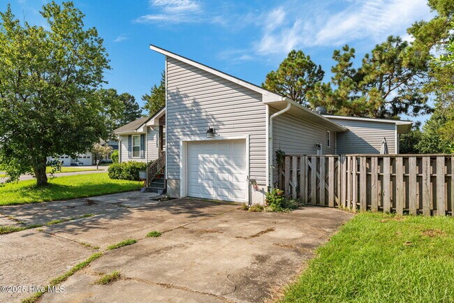 Building Photo - 769 Dayflower Ct