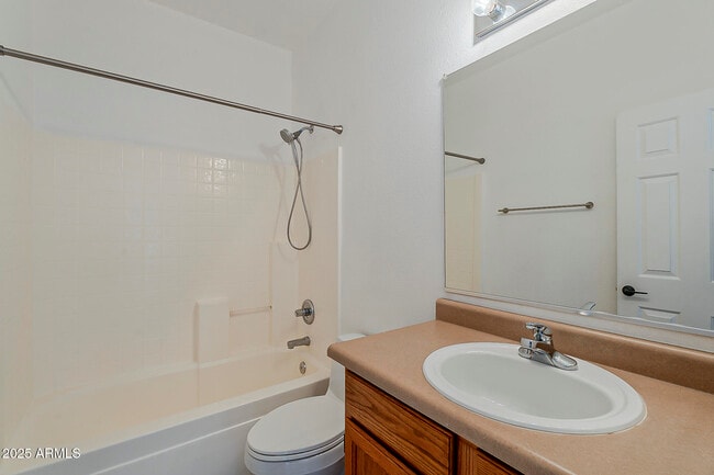 Building Photo - 2286 E Peach Tree Dr