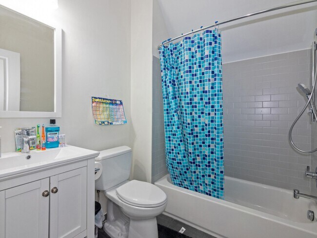 2nd full bath - 33242 Slocum Dr