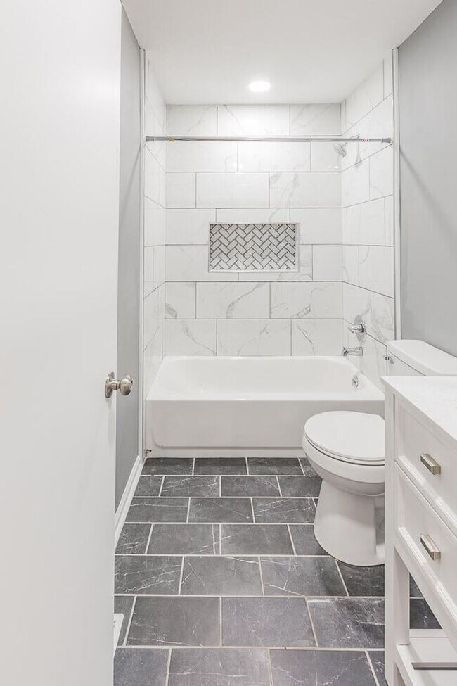 Building Photo - 3 bedroom updated home in a quiet, peaceful setting!