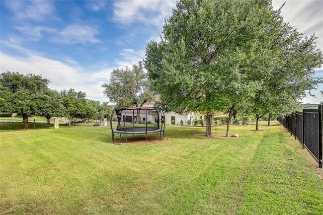 Building Photo - 2116 Demona Dr