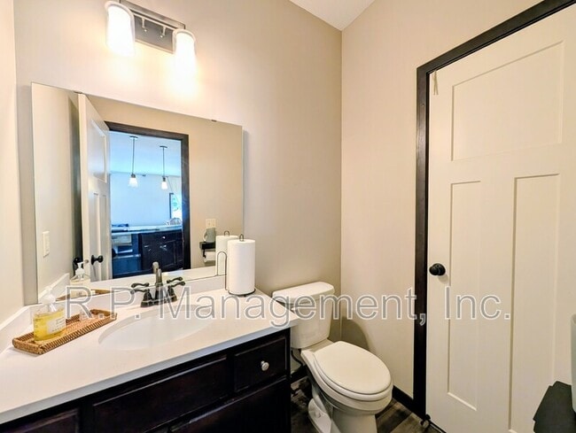 Building Photo - 5286 Greenwood Dr