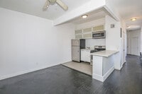 Building Photo - 2218 Dean St