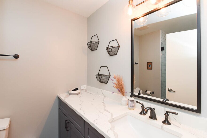 Building Photo - 14 N Sangamon St