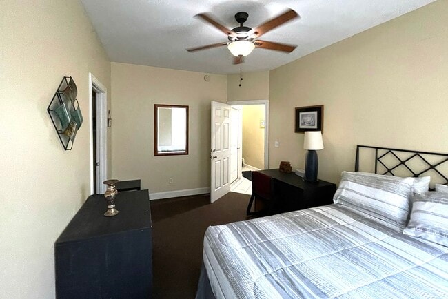 Building Photo - 2919 Rosewood St