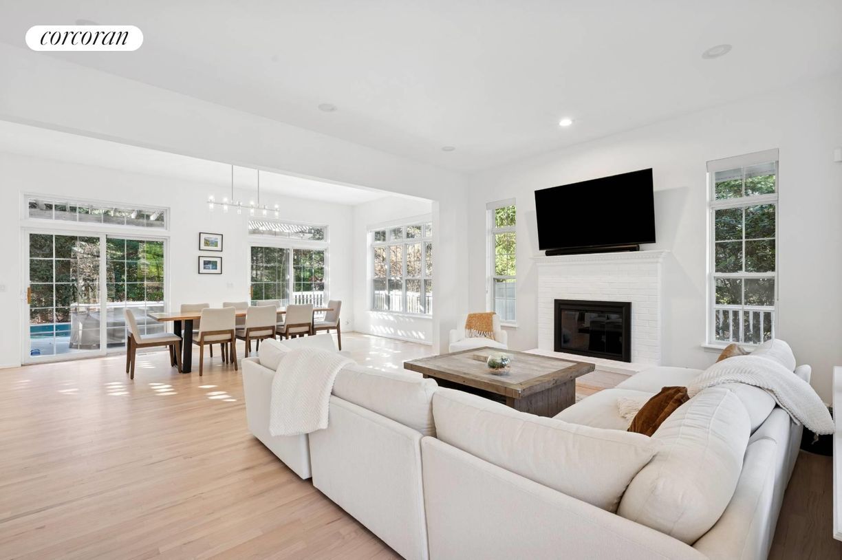 Building Photo - 5 Van Scoys Path E