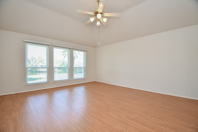 Building Photo - 6206 Fawnlake Dr