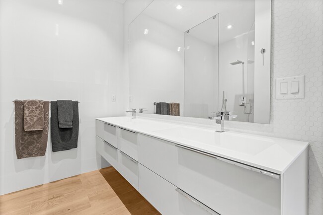 Building Photo - 3276 Day Ave