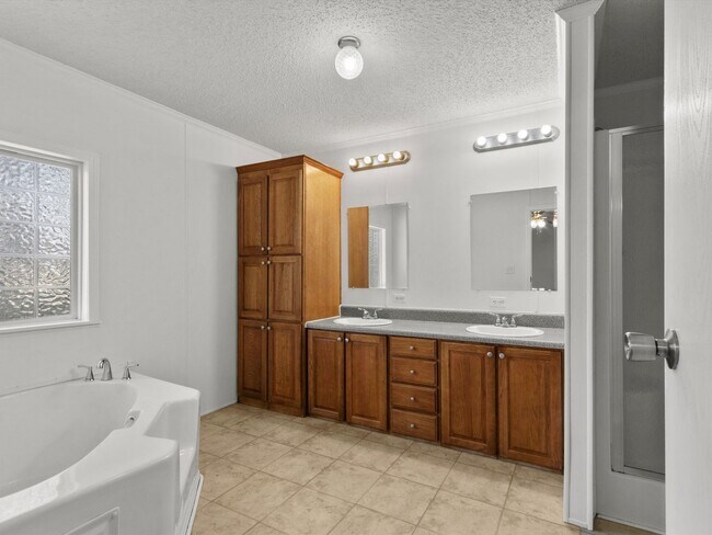 Building Photo - Great Home Near Tanner High School!