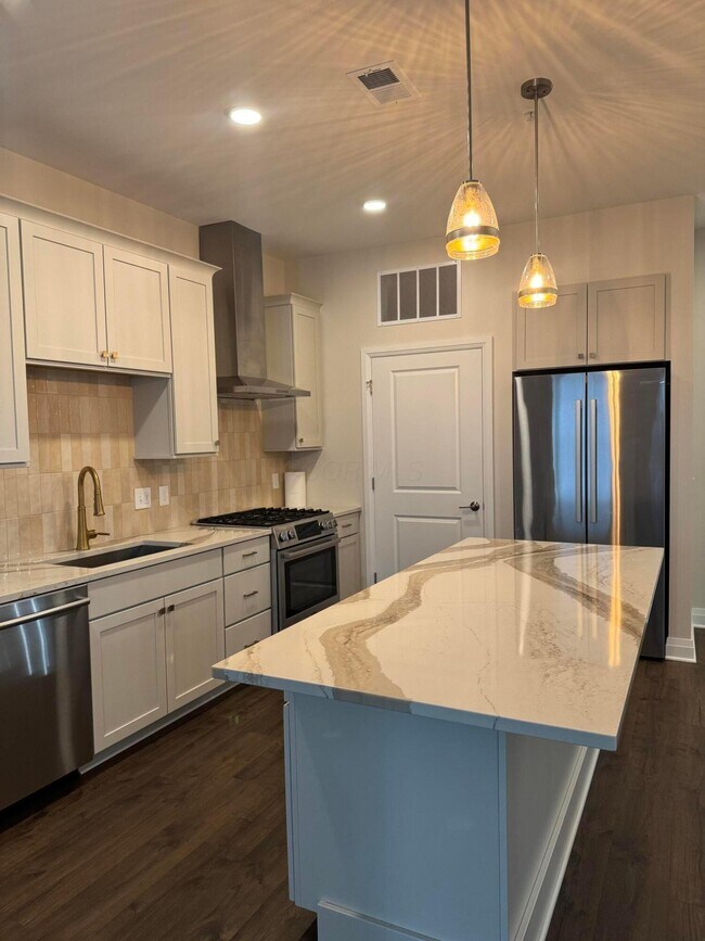 Building Photo - 6633 Dale Dr