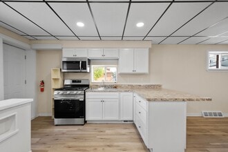 Building Photo - Gorgeous 2 bedroom in Pittsburgh available July 15!