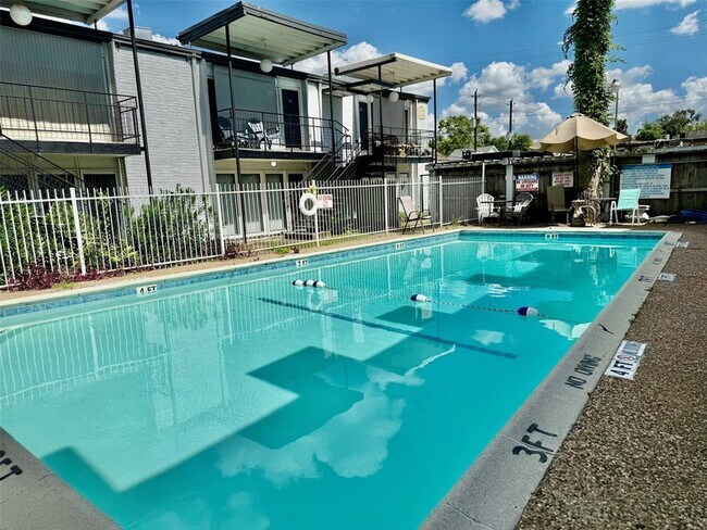 Primary Photo - 1000 Heights Blvd