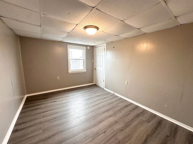 Building Photo - 627 N Hartley St