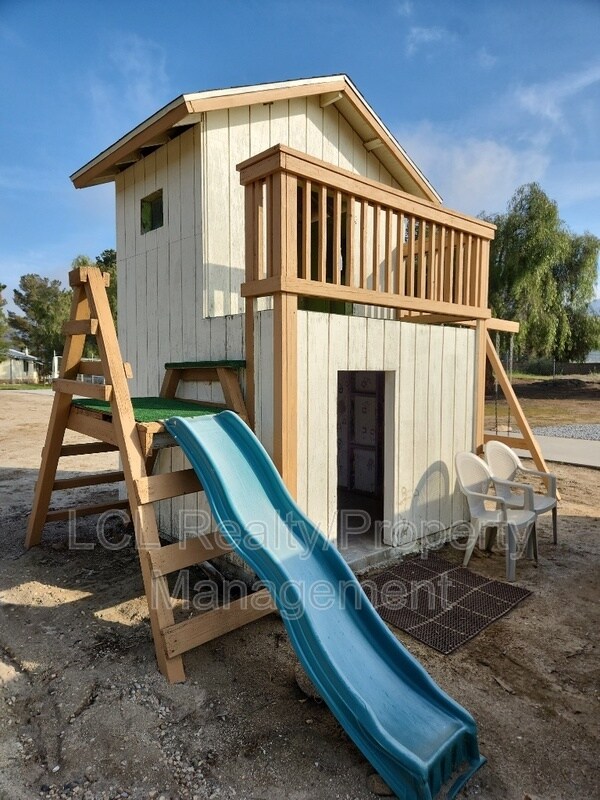 Building Photo - 25795 Leon Rd