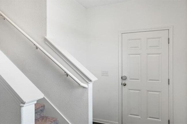 Building Photo - 6500 Routenburn St