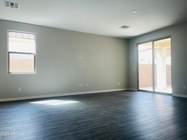 Building Photo - 1561 Sabel Ct