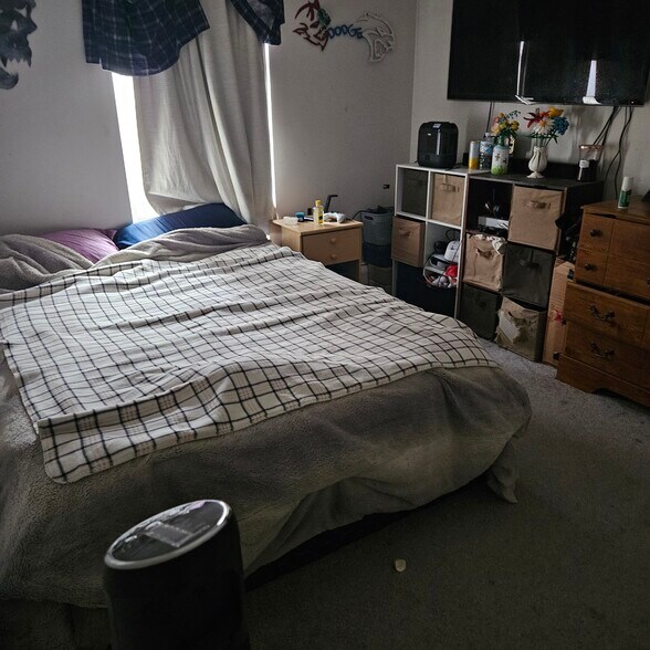 Building Photo - 137B Highrock Rd