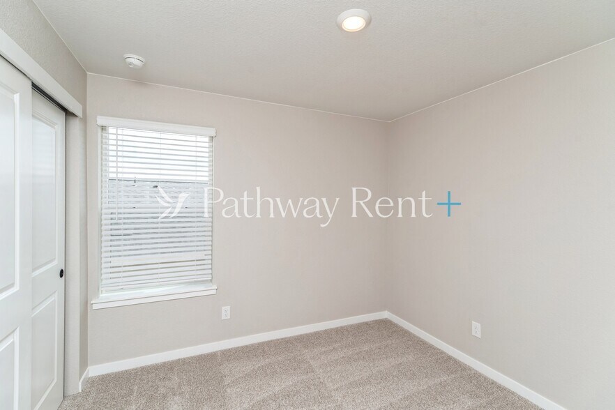 Building Photo - 9475 Yampa St